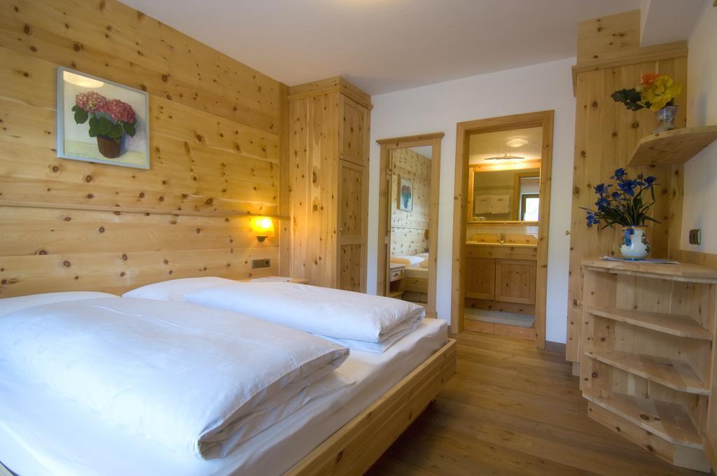 Family And Wellness Residence Ciasa Antersies San Cassiano  Pokoj fotografie