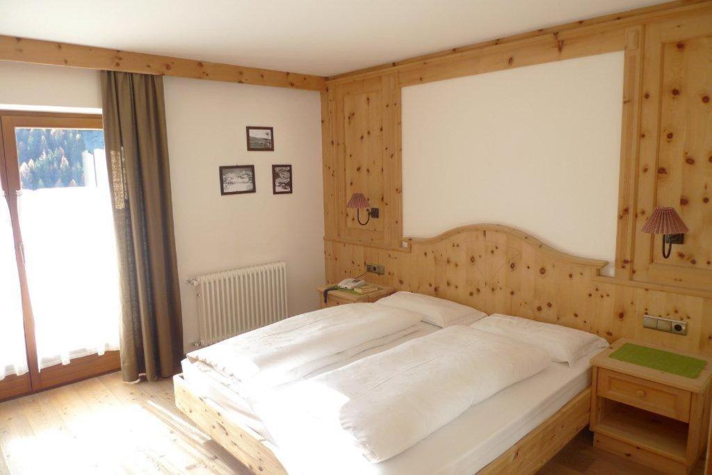 Family And Wellness Residence Ciasa Antersies San Cassiano  Pokoj fotografie