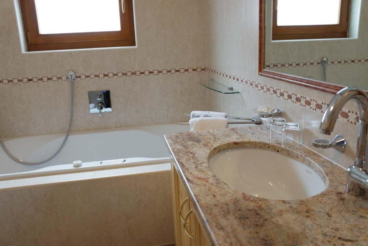 Family And Wellness Residence Ciasa Antersies San Cassiano  Pokoj fotografie